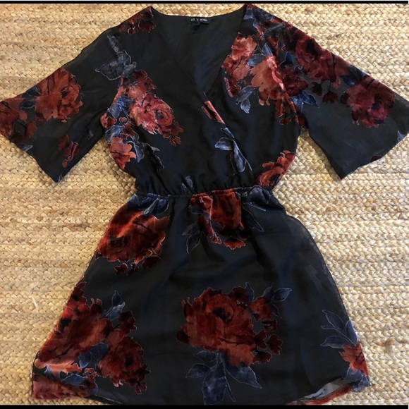 Dresses & Skirts - Dress